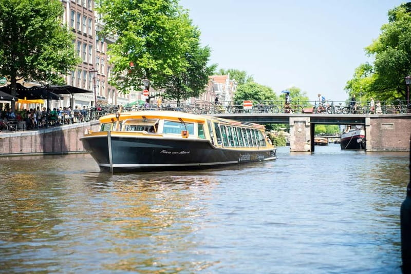 Amsterdam canal cruise with culinary burger or cheese & wine - Burger Dinner or Cheese & Wine: What you’re really booking