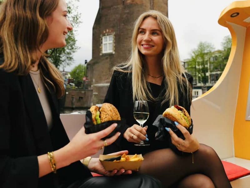 Amsterdam canal cruise with culinary burger or cheese & wine - Meeting at Prinsengracht 261a: the start is straightforward