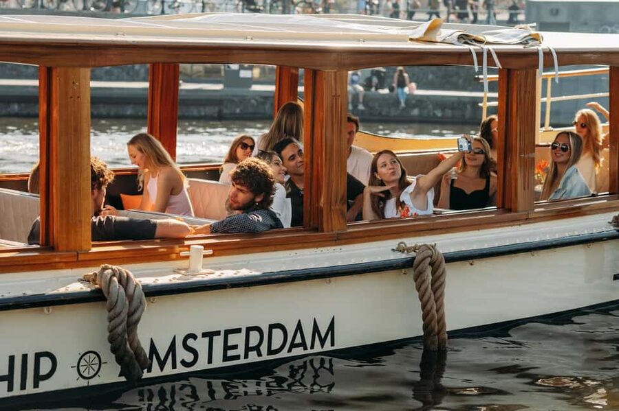 Amsterdam: Classic Boat Cruise with Optional Cheese & Wine - The cheese-and-wine option: how it changes the mood