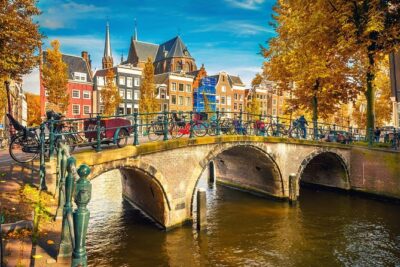 Amsterdam Classic Saloon Boat Cruise with Drinks and Cheese - Unlimited drinks and Dutch Gouda: what you’re actually getting