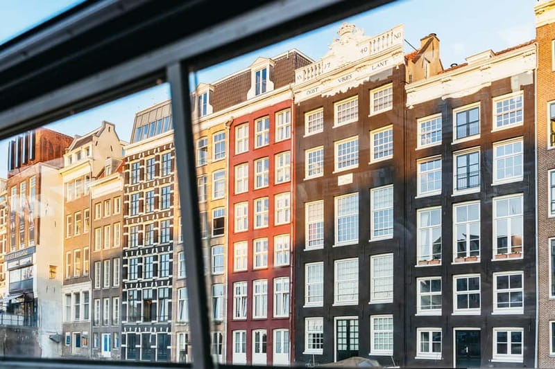 Amsterdam: Cozy Cheese & Wine Cruise Tasting Experience - What you actually eat and drink: Dutch cheese and unlimited wine/beer