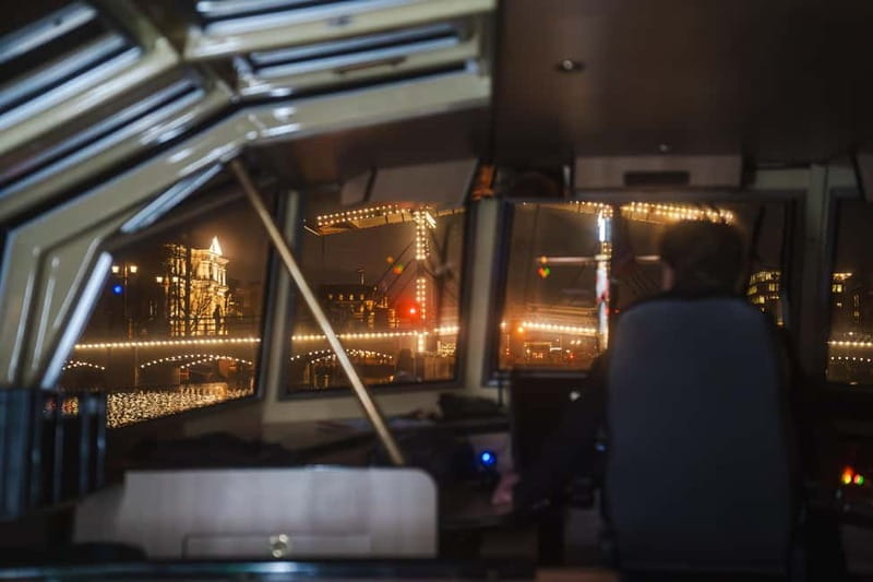 Amsterdam: Cozy Cheese & Wine Cruise Tasting Experience - Cozy comfort details that actually matter on a boat