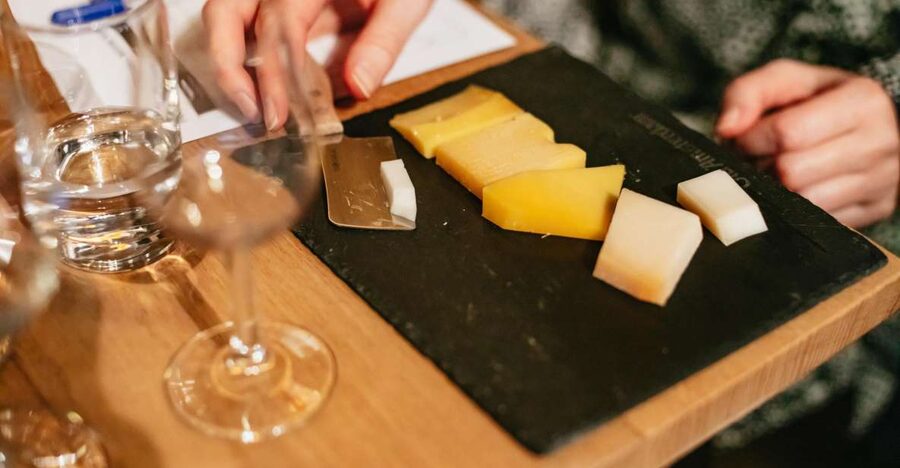 Amsterdam: Dutch Cheese Tasting Experience with Wine - Quick hits