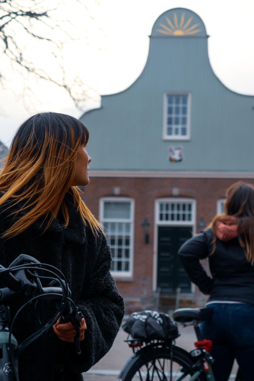 Amsterdam: Dutch Countryside E-Bike with Cheese & Clogs - Broek in Waterland: The Village Stop That Feels Like a Postcard