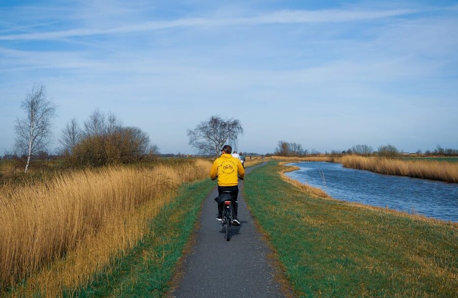 Amsterdam: Dutch Countryside E-Bike with Cheese & Clogs - Monnickendam: A Second Dose of Canal Town Charm