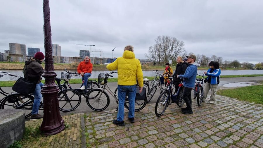 Amsterdam: Dutch Countryside E-Bike with Cheese & Clogs - E-Bike Comfort, Group Size, and Riding Confidence