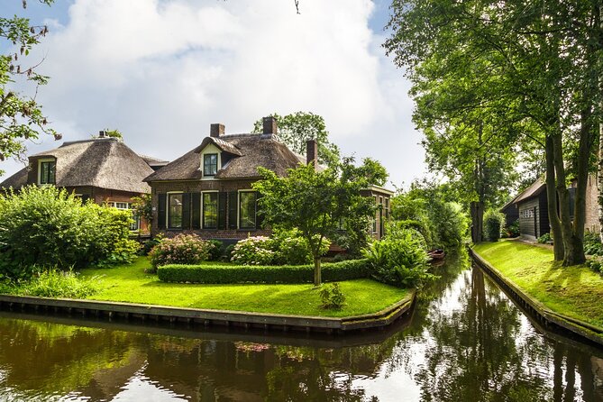 Amsterdam: Giethoorn Tour Scenic Cruise, Cheese & Free Time - Giethoorn by coach: why this day trip works better than DIY