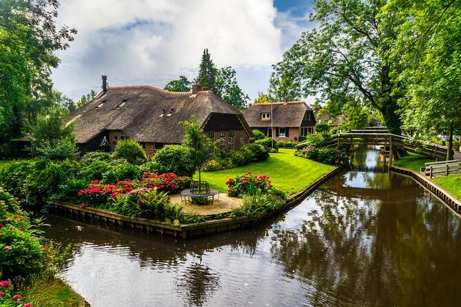 Amsterdam: Giethoorn Tour Scenic Cruise, Cheese & Free Time - The luxury coach ride: comfort now, questions later