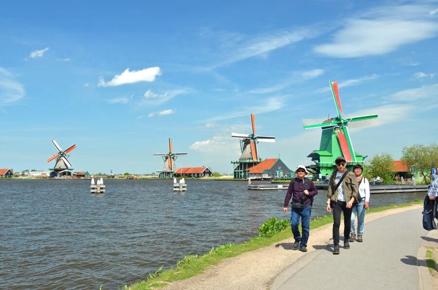 Amsterdam: Guided Zaanse Schans, Windmills & Cheese Tour - Quick hits before you go