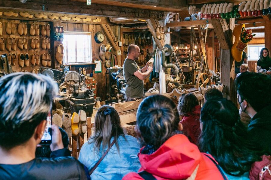 Amsterdam: Guided Zaanse Schans, Windmills & Cheese Tour - Catharina Hoeve cheese farm: the tasting is the main event