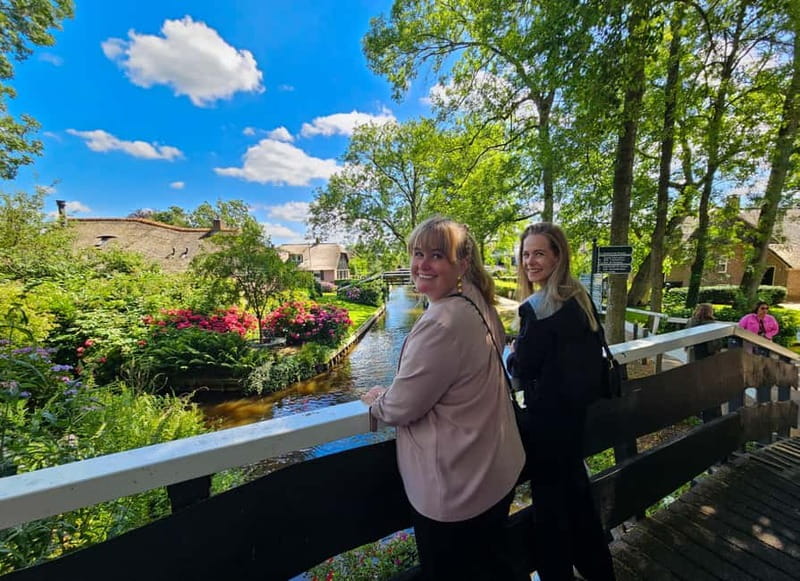 Amsterdam: Live GuideD Giethoorn Boat Tour & Cheese Platter - The 1-Hour Giethoorn Canal Cruise: The Part You Came For