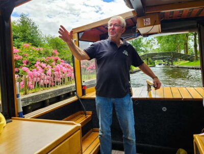 Amsterdam: Live GuideD Giethoorn Boat Tour & Cheese Platter - Meeting Your Guide and Boarding the Day Trip in Amsterdam