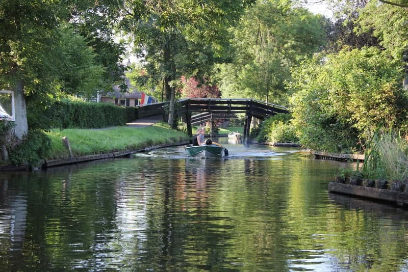 Amsterdam: Live GuideD Giethoorn Boat Tour & Cheese Platter - Who Should Book This Giethoorn Day Trip?