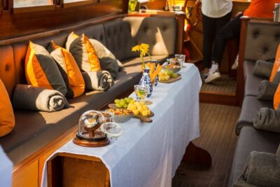 Amsterdam Walking Tour and Cruise with Drinks and Cheese Tasting - Meeting points: start on Beursplein, finish by Central Station
