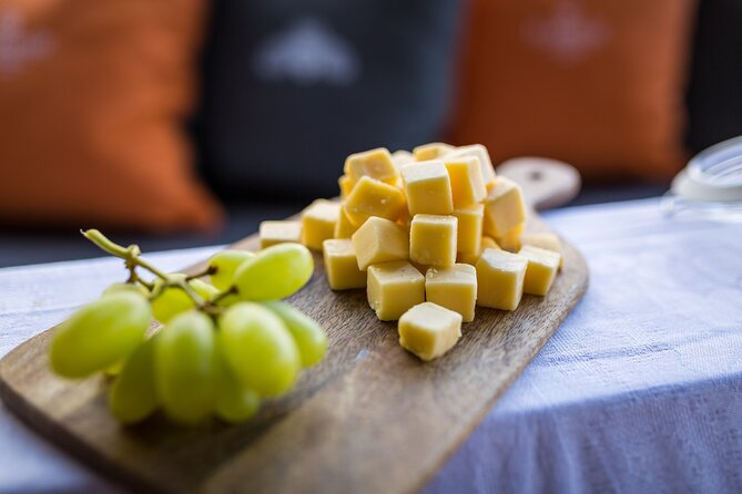 Amsterdam Walking Tour and Cruise with Drinks and Cheese Tasting - Jodenbuurt and Zuiderkerk: Jewish Amsterdam and WWII context