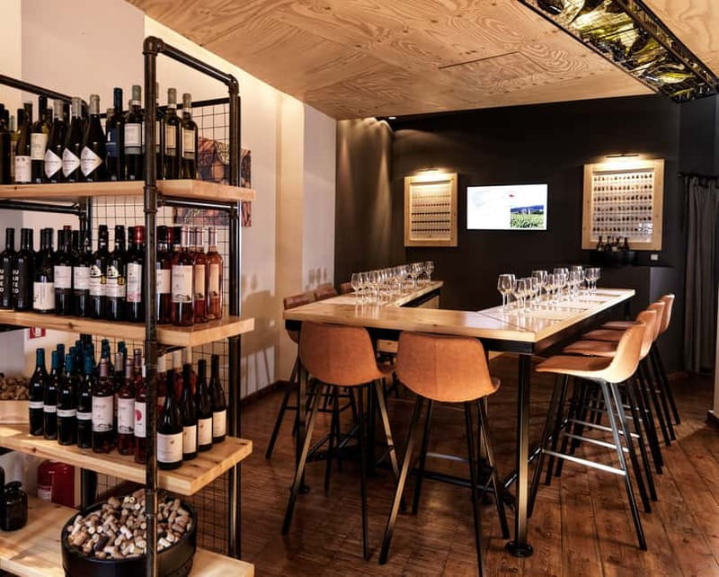 Athens: Acropolis Wine Tasting with Cheese and Olives - What you taste: five Greek wines, with 3 whites and 2 reds