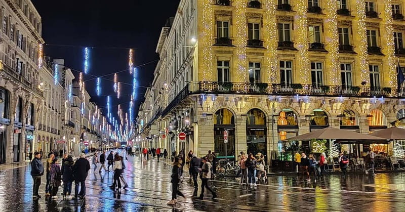 Bordeaux Night Walk ending with Wine and cheese Tasting - The Bar Finale: Charcuterie or Lebanese Mezze Plus Bordeaux Wine