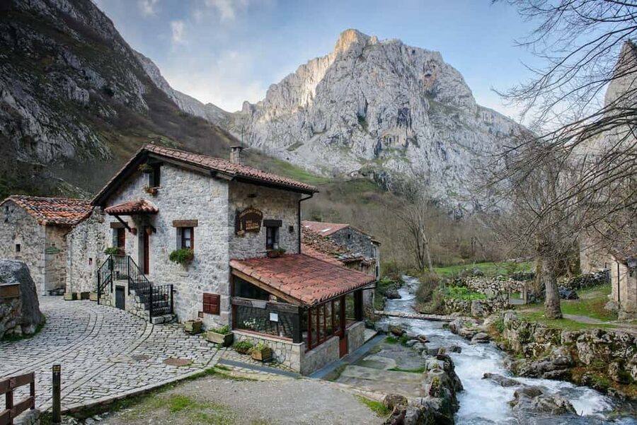 Bulnes: Excursion with funicular and Cabrales cheese cave in the Picos de Europa - Funicular de Bulnes: The 8-Minute Underground Ride to a No-Road Village