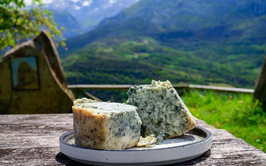 Bulnes: Excursion with funicular and Cabrales cheese cave in the Picos de Europa - Cueva del Queso in Arenas de Cabrales: Seeing How Cabrales Cheese Gets Made