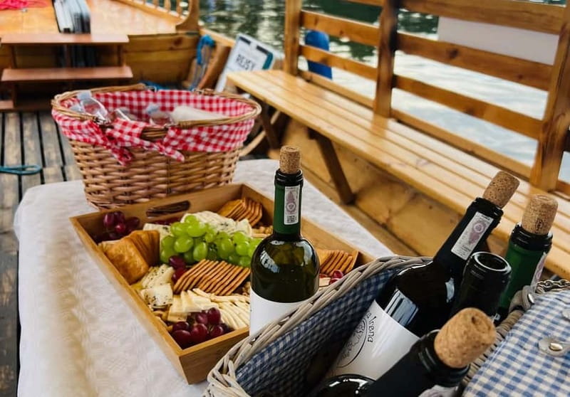 Bydgoszcz: River Cruise with local Wine and Cheese Tasting - Wyspa Młyńska, Nova Opera, and the Rother Mills from the water