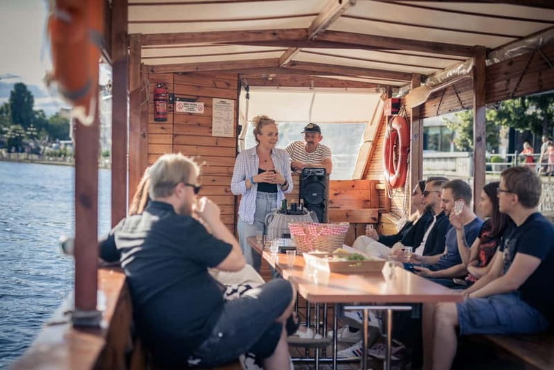 Bydgoszcz: River Cruise with local Wine and Cheese Tasting - Wine, cheese, and small bites: how the tasting works