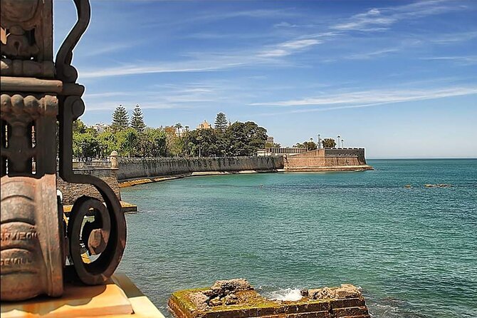 Cadiz Shore Excursion: Scenic & walking tour with cheese and sherry tasting - Santa Catalina Castle: fortress vibes with real sea views