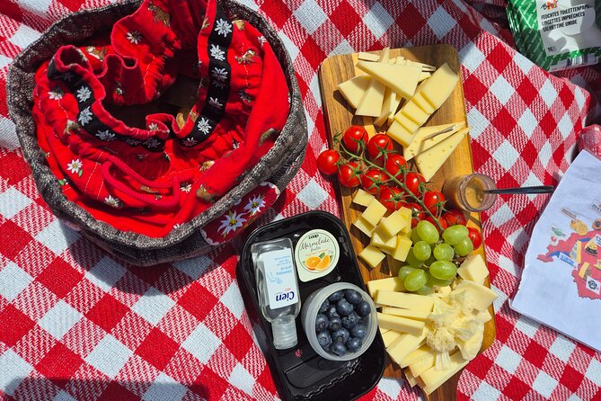 Cheese and chocolate on mountain summit - Five Swiss cheeses plus cold cuts: what you’ll learn while you eat