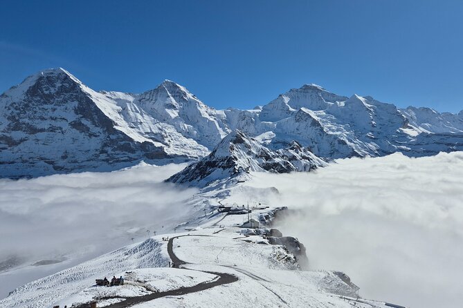 Cheese and chocolate on mountain summit - The stroll between Lauterbrunnen and Grindelwald: pace and comfort