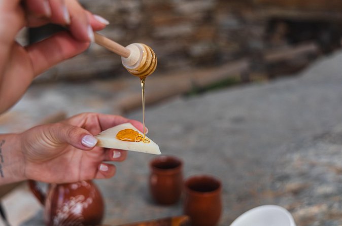 Cheese and Wine Tasting (Guided Tour INCLUDED) - Breadsticks and Tomatoes with Olive Oil: The Fresh Counterbalance