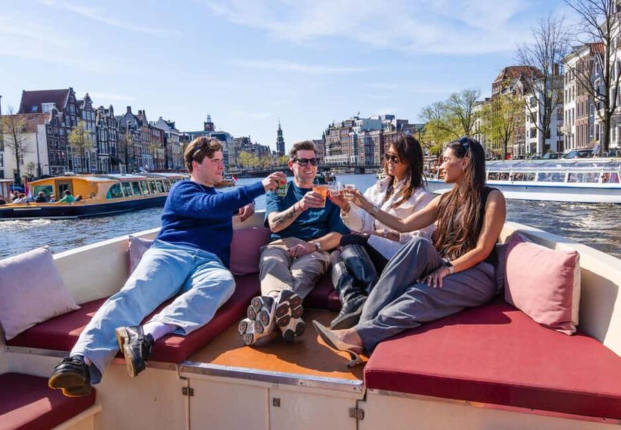 Cheese & Drinks Guided Amsterdam Boat Tour, All Inclusive - Comfort, Pets, and the Real-Life Constraints
