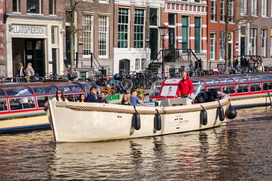 Cheese & Drinks Guided Amsterdam Boat Tour, All Inclusive - Who This Tour Suits Best (and Who Might Skip It)