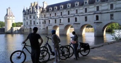 Chenonceau: guided ebike ride and wine & cheese picnic lunch - Start at Maison Éclusière des Mazelles and get your bearings by the Cher
