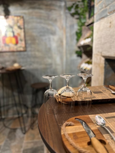 City of Bath: British Wine and Cheese Tasting Experience - Pairings and Snacking: More Than Just Cheese Wedges