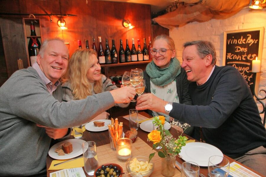 Cologne-Nippes: Gourmet wine tasting with cheese platter - Red Wines: From Country Bottles to AOP and a Standout Chateau