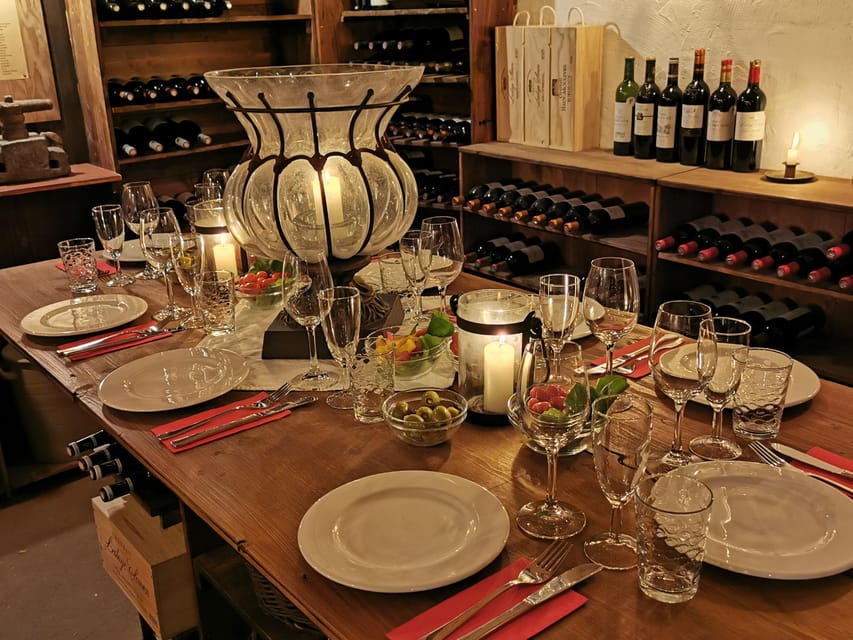 Cologne-Nippes: Gourmet wine tasting with cheese platter - Atmosphere and Guide Style: What the Evening Feels Like