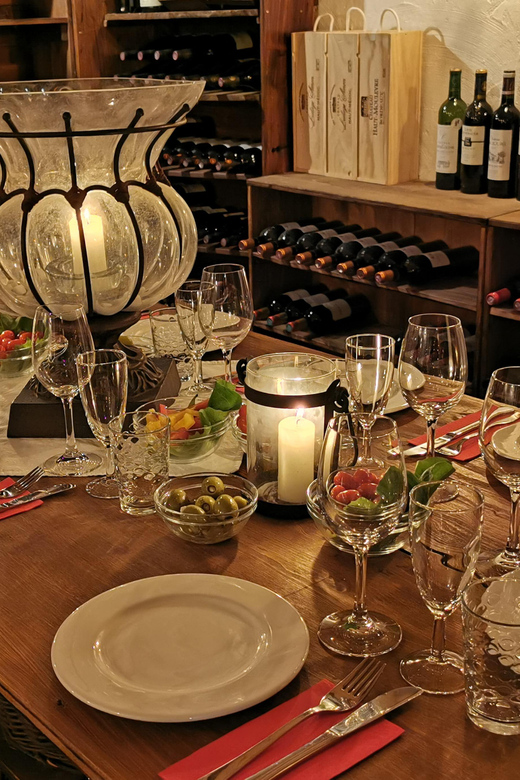 Cologne-Nippes: Gourmet wine tasting with cheese platter - The 17:45 Welcome: Crémant or Rivesaltes Ambré and Amuse Gueules