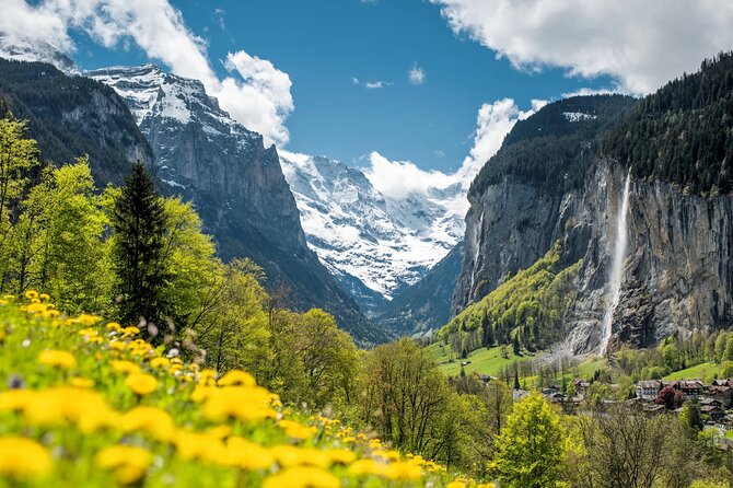 Discover Lauterbrunnen with CHEESE & CHOCOLATE - The walking part: how Lauterbrunnen Valley is explained (not just photographed)