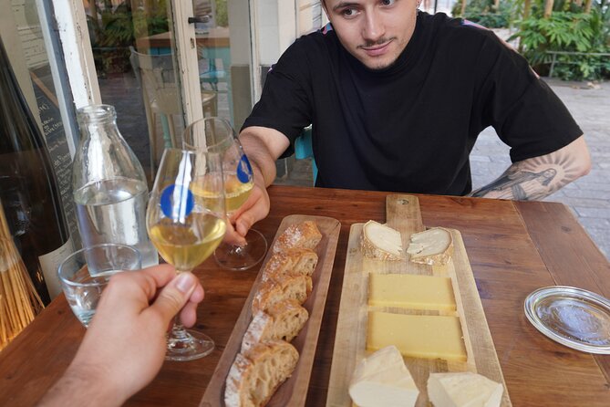 Discover our Terroirs and Tasting Cheese and Wine - The cheese lineup: 3 French artisan cheeses and the tricks behind them