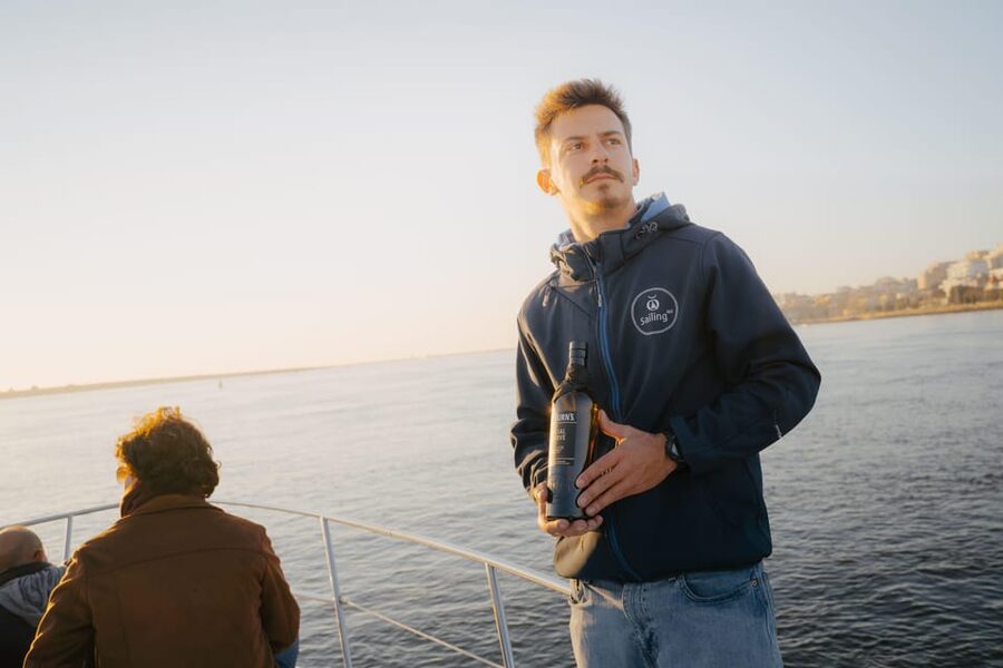 Douro River Cruise with Cheese & Tonic Porto in a Sailboat - Bluetooth Music and a Comfortable Sailboat Vibe