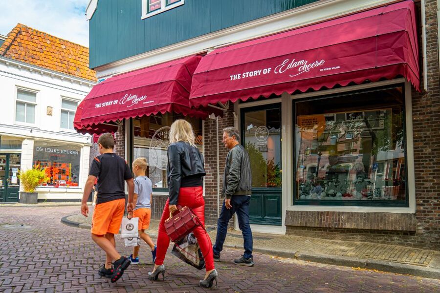 Edam: Edam Cheese Museum Entry Ticket - What the staff and vibe add to the experience