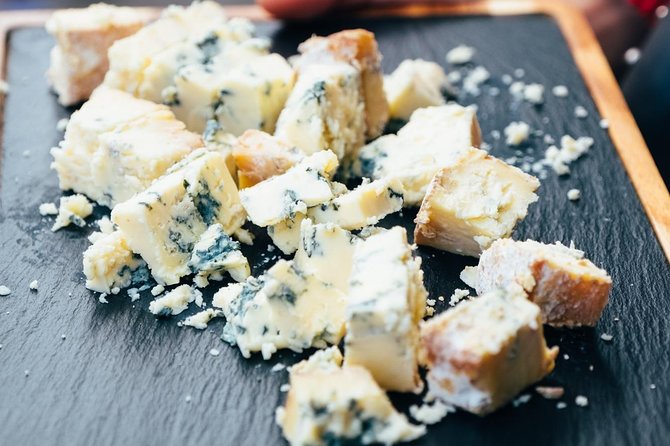 Edinburgh Cheese Crawl : Guided Food Tour - The guide factor: what Jenny and Xander-style hosting does