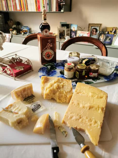 Emilia Romagna cheese tour - Bologna’s Market-to-Home Format for Emilia-Romagna Cheese
