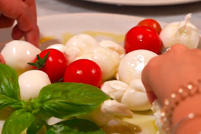 Florence: Mozzarella Cheese Making with Wine and food Tastings - Making bocconcini, nodini, and treccine like a real kitchen task