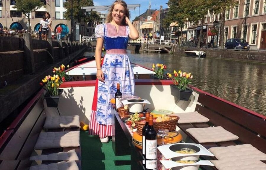 From Amsterdam; Alkmaar Cheese market & Zaanse Schans - The 30-Minute Guided Walking Tour in Alkmaar