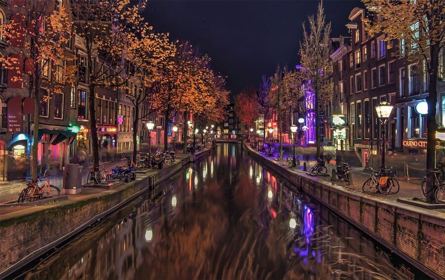 From Brussels: Cheese, Clogs & Windmills Amsterdam Day Trip - The Canal Cruise: Short Time, Big Payoff