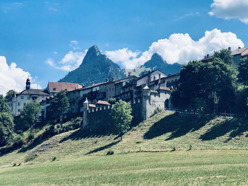 From Geneva: Gruyére Chocolate and Cheese Tasting Day Trip - Fondue lunch stop: what to plan for (and how not to get stuck hungry)