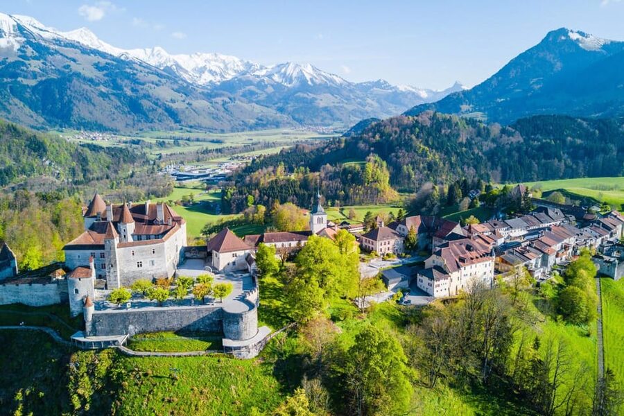 From Geneva: Gruyeres Castle, Cheese, Chocolate & Montreux - Getting There in Comfort: Private Transport and Pickup Options