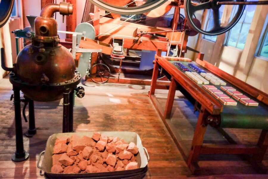 From Geneva: Gruyères Cheese & Chocolate Full-Day Trip - A practical break for lunch: fondue, raclette, and Gruyère desserts