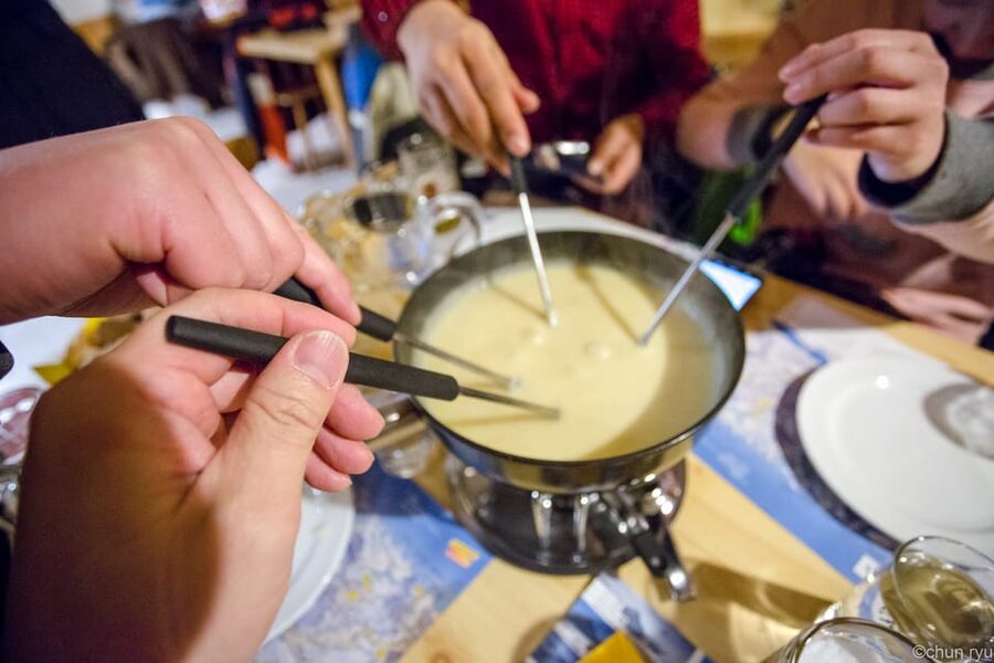 From Interlaken: Night Sledding with Cheese Fondue Dinner - FAQ