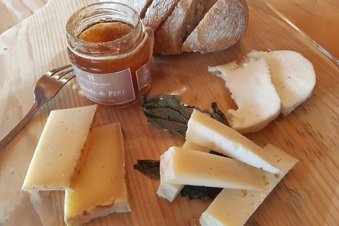 Full Day Prosecco and Cheese Tasting from Venice - Two Wineries, Eight Prosecco Comparisons